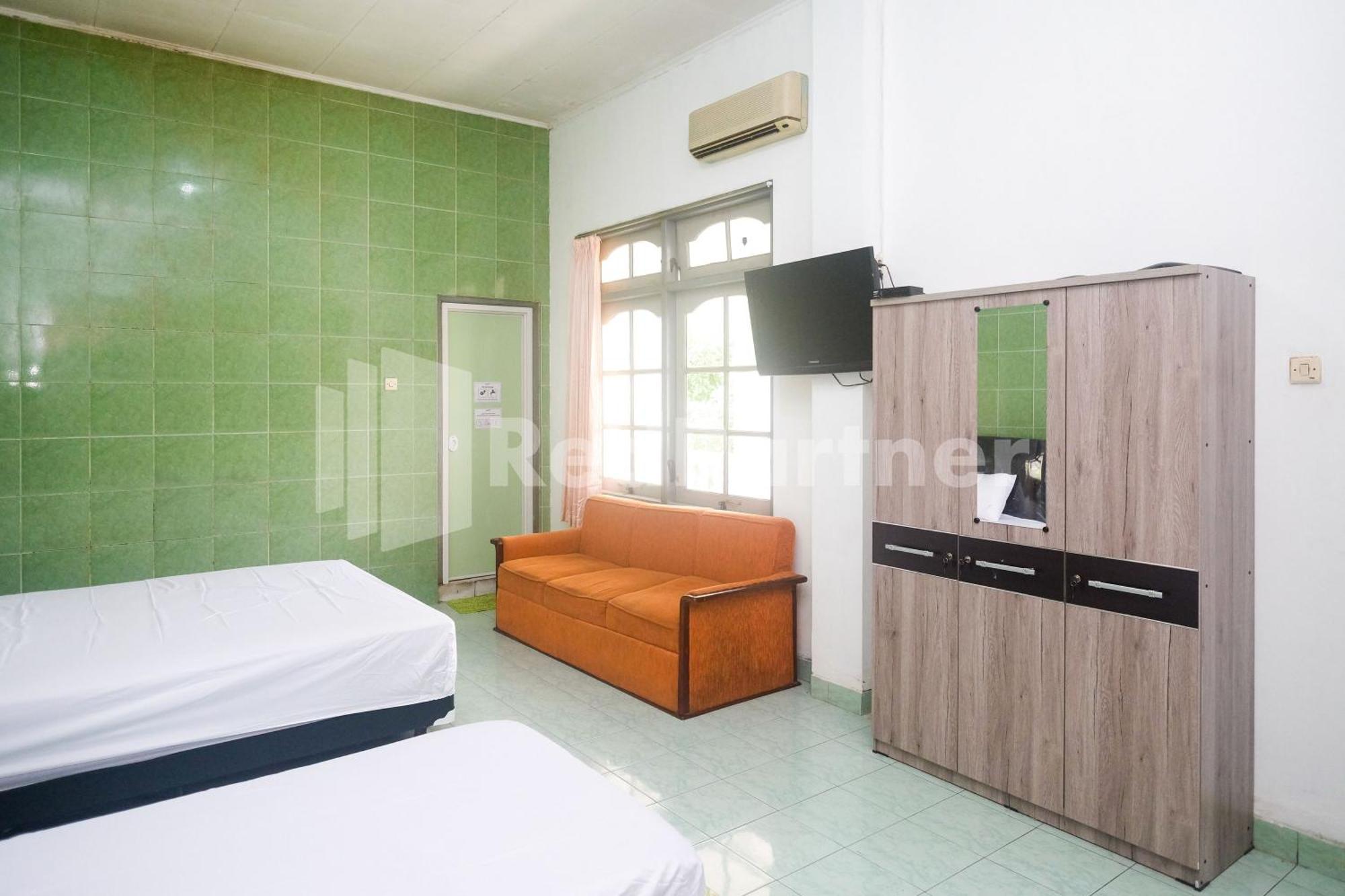 Hotel Camila Living Redpartner *